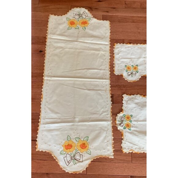 Vintage Floral Hand-Embroidered Doilies & Table Runner Set - Picture 2 of 11